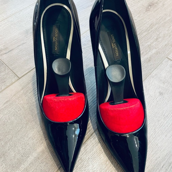 Louis Vuitton , high heels model 12cm, in black patent leather, size 40.5FR. - Picture 7 of 7